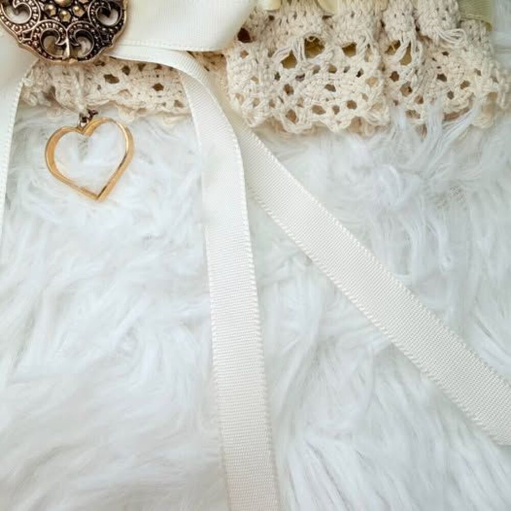 Ivory Lace Bridal Garter Wedding Garter Heart Charm Keepsake - Picture 5 of 8